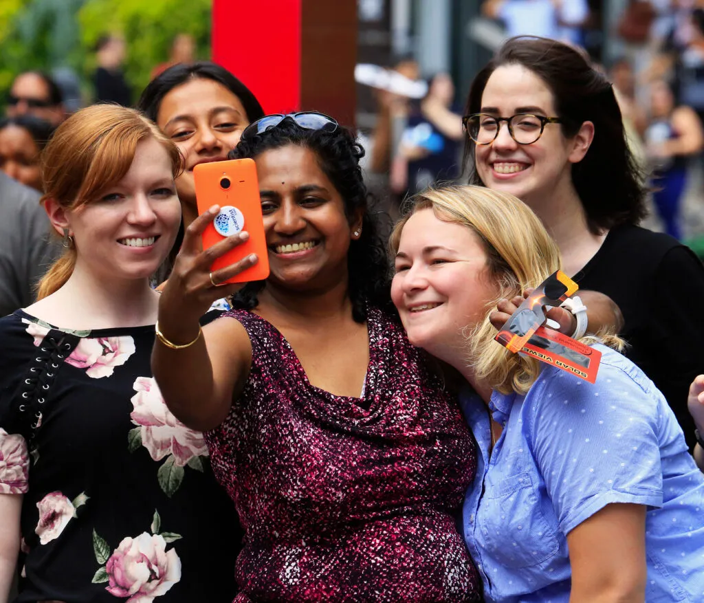 5 friends taking a selfie
